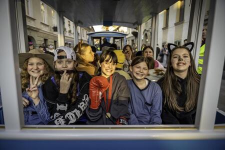 Pustno rajanje v Kamniku se začenja s kurenti in nadaljuje s kamniškim karnevalom (12)